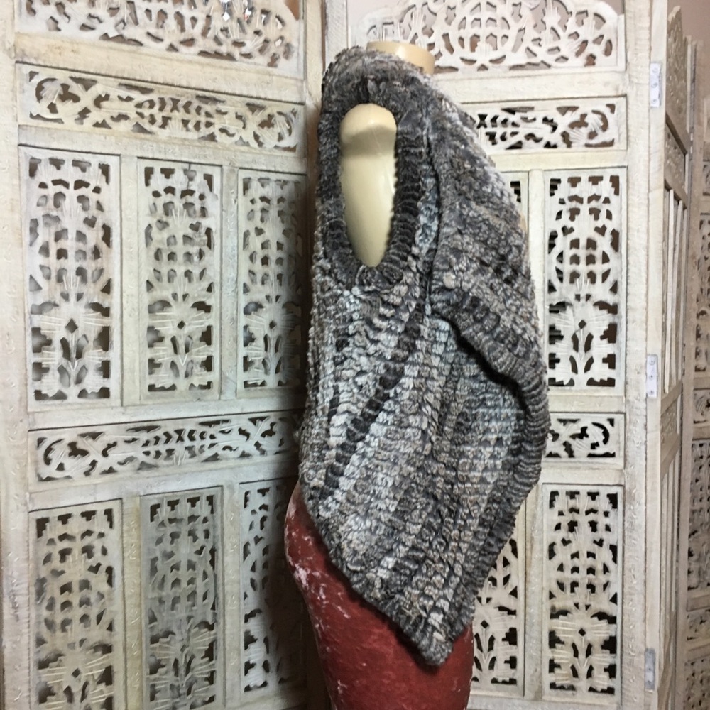 Faux fur vest by bagatelle.